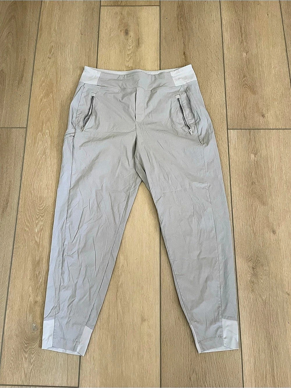 Athleta Ankle Pants in Gray Size 10/P Like New